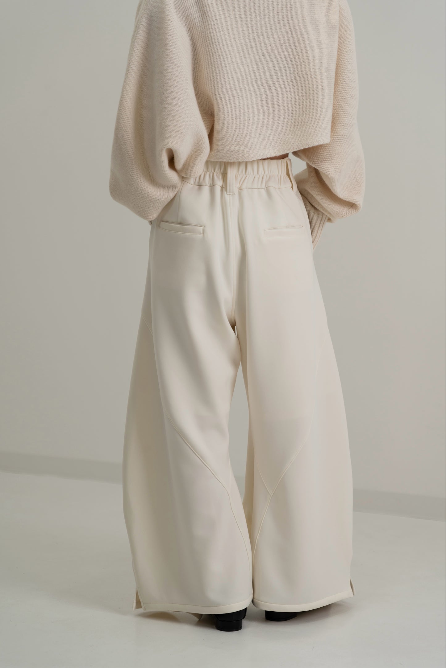 Curved Wide Sweat Pants