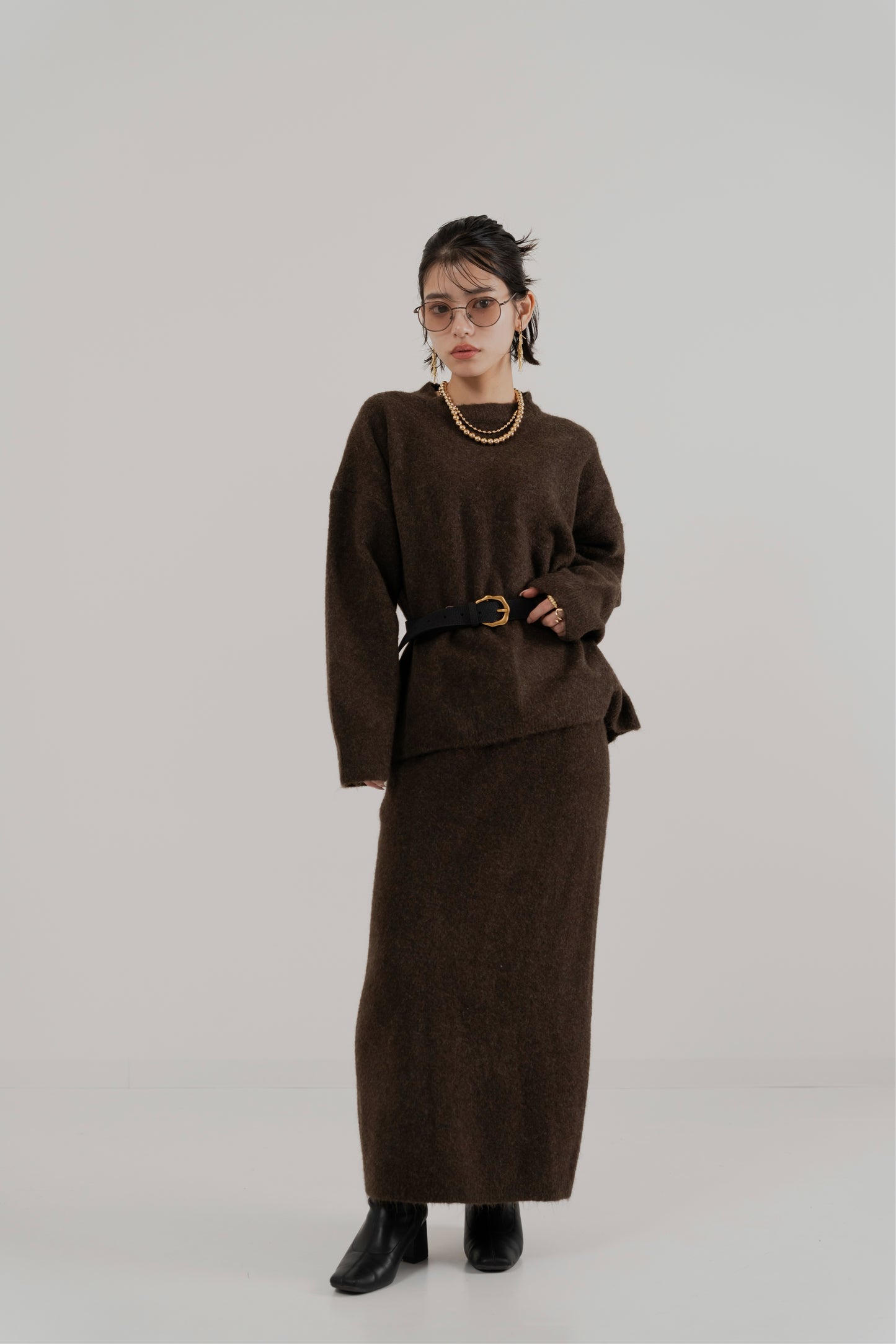 Oval Gold Buckle Leather Belt