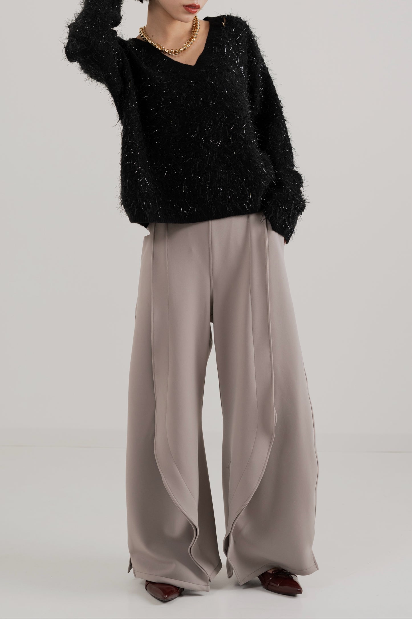 Curved Wide Sweat Pants