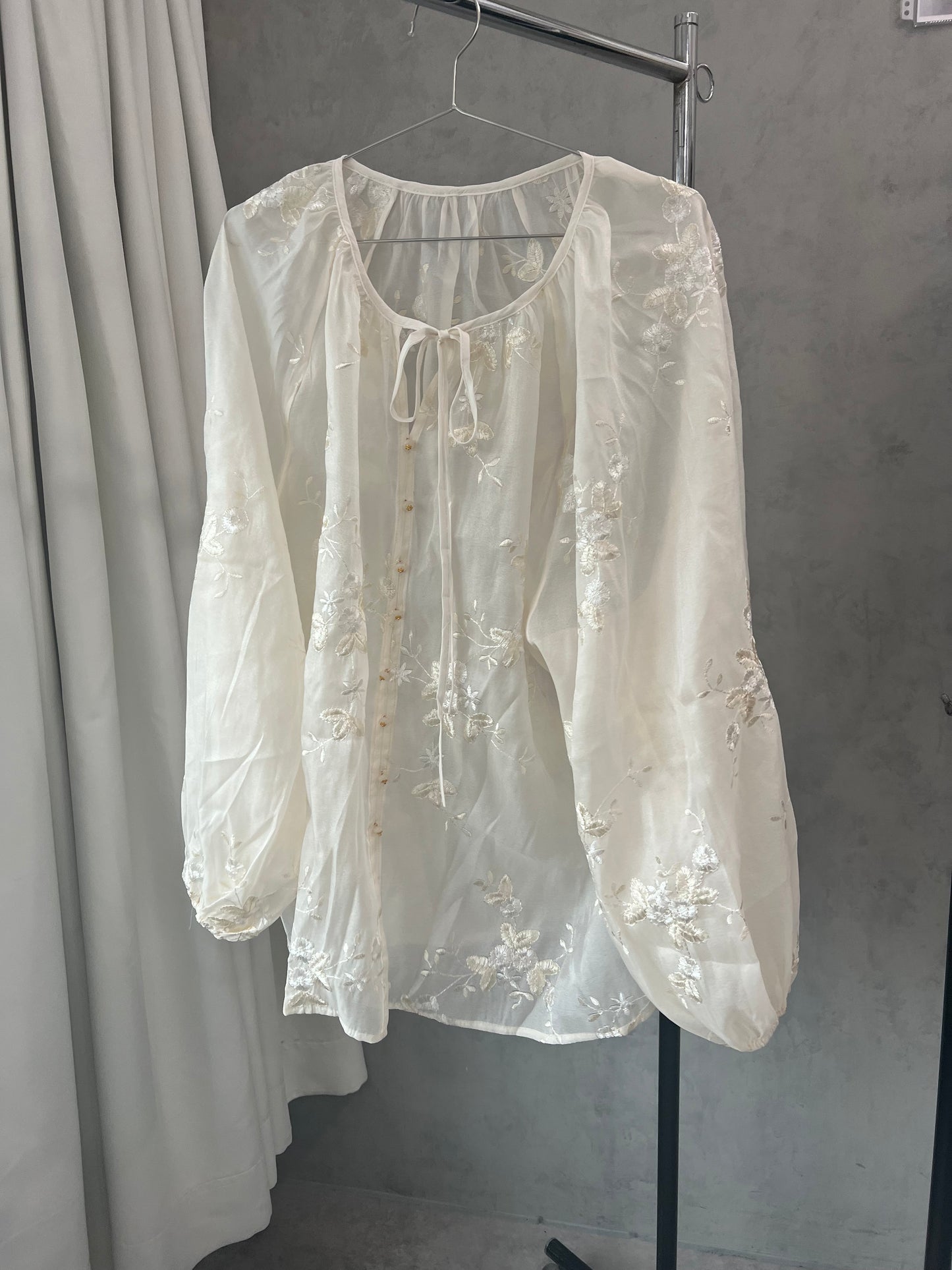 【サンプルB】TOPS