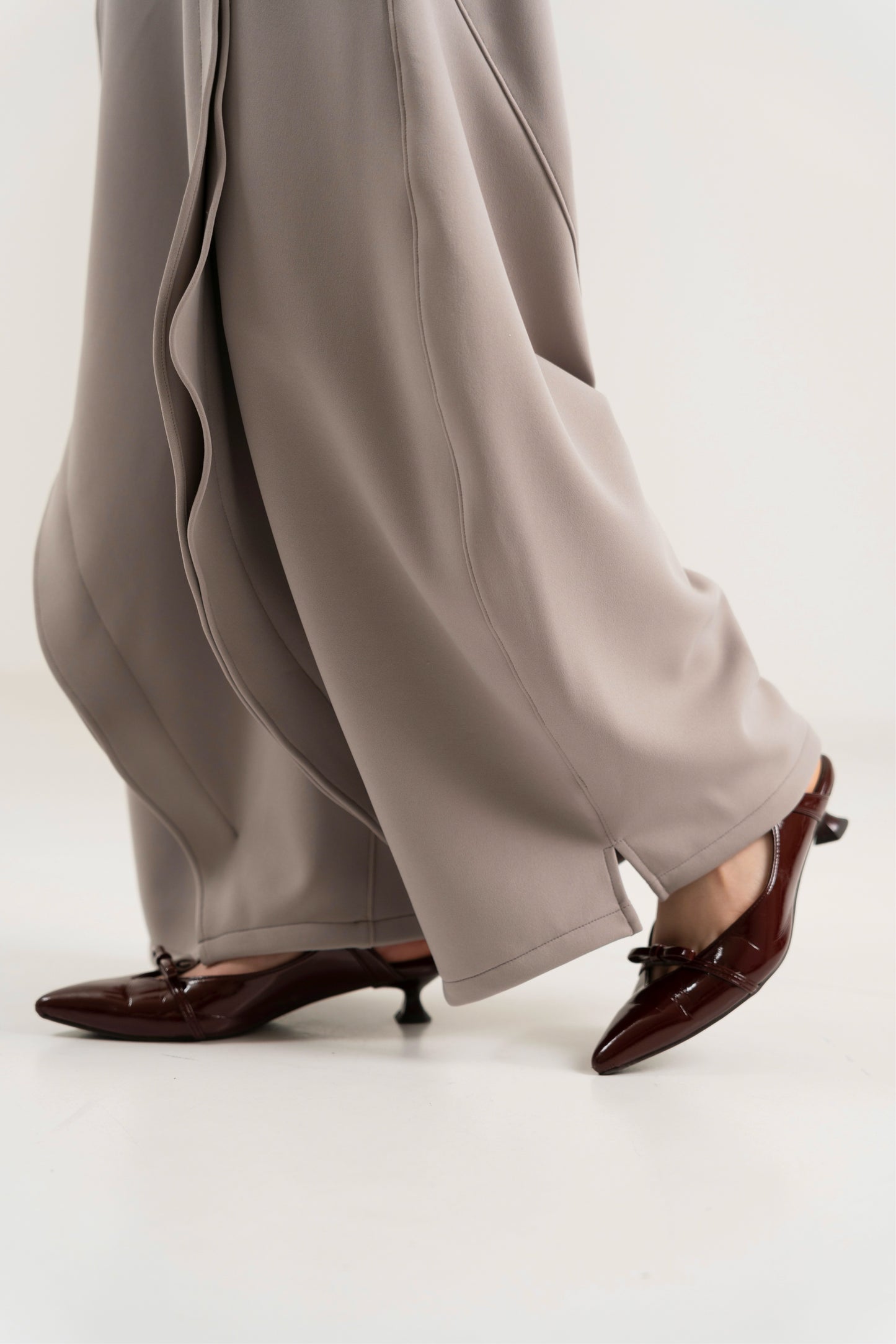 Curved Wide Sweat Pants