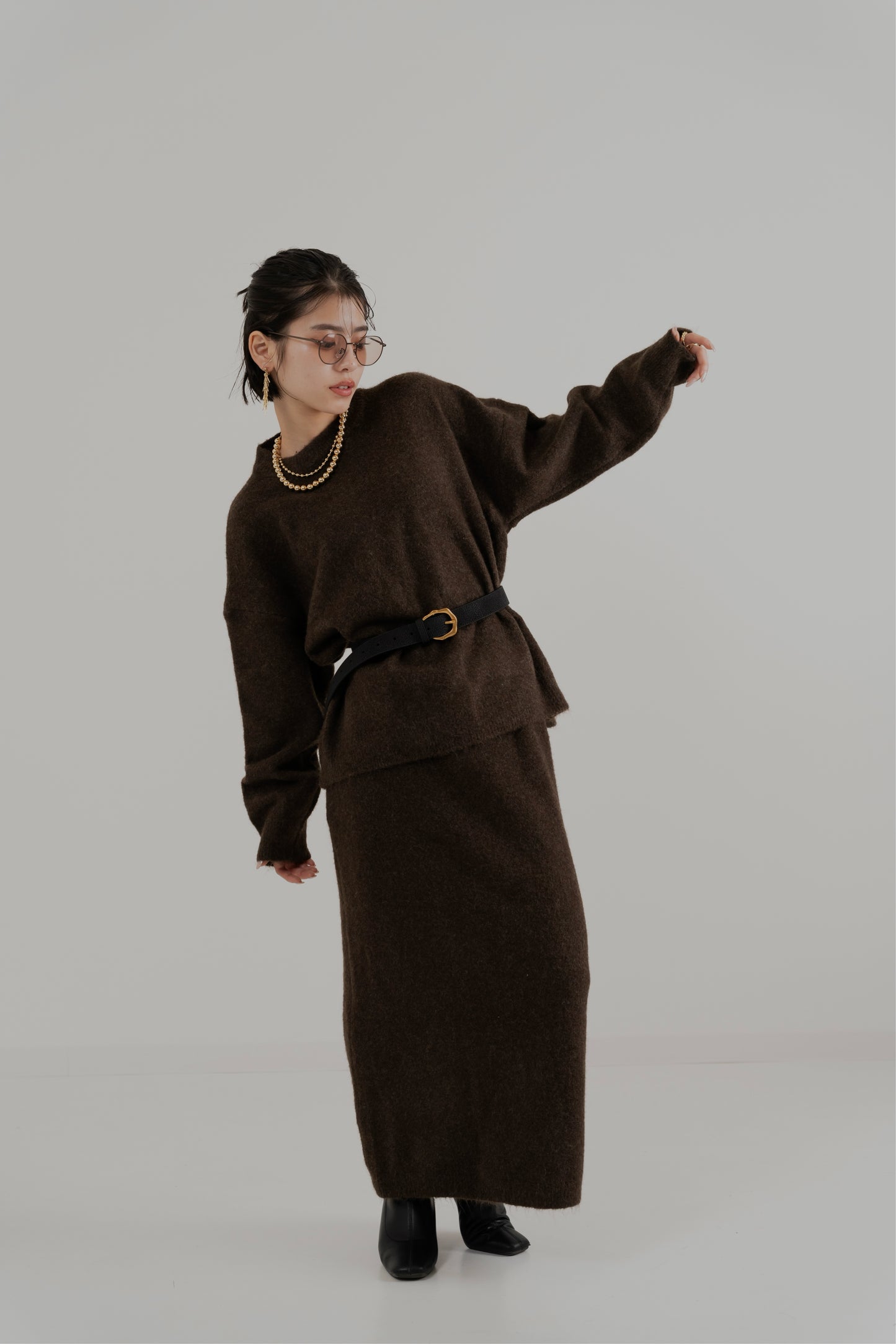 Oval Gold Buckle Leather Belt