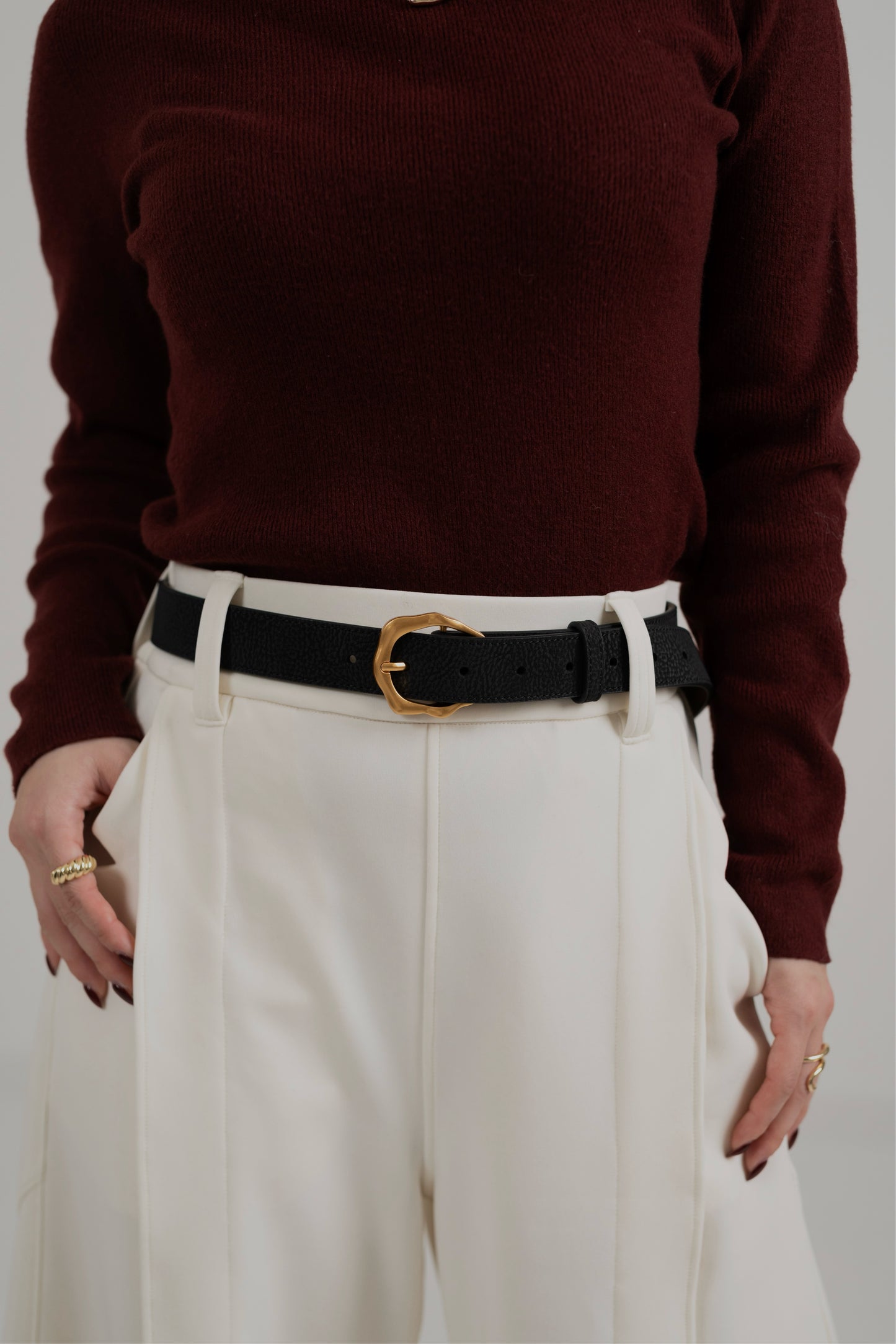 Oval Gold Buckle Leather Belt